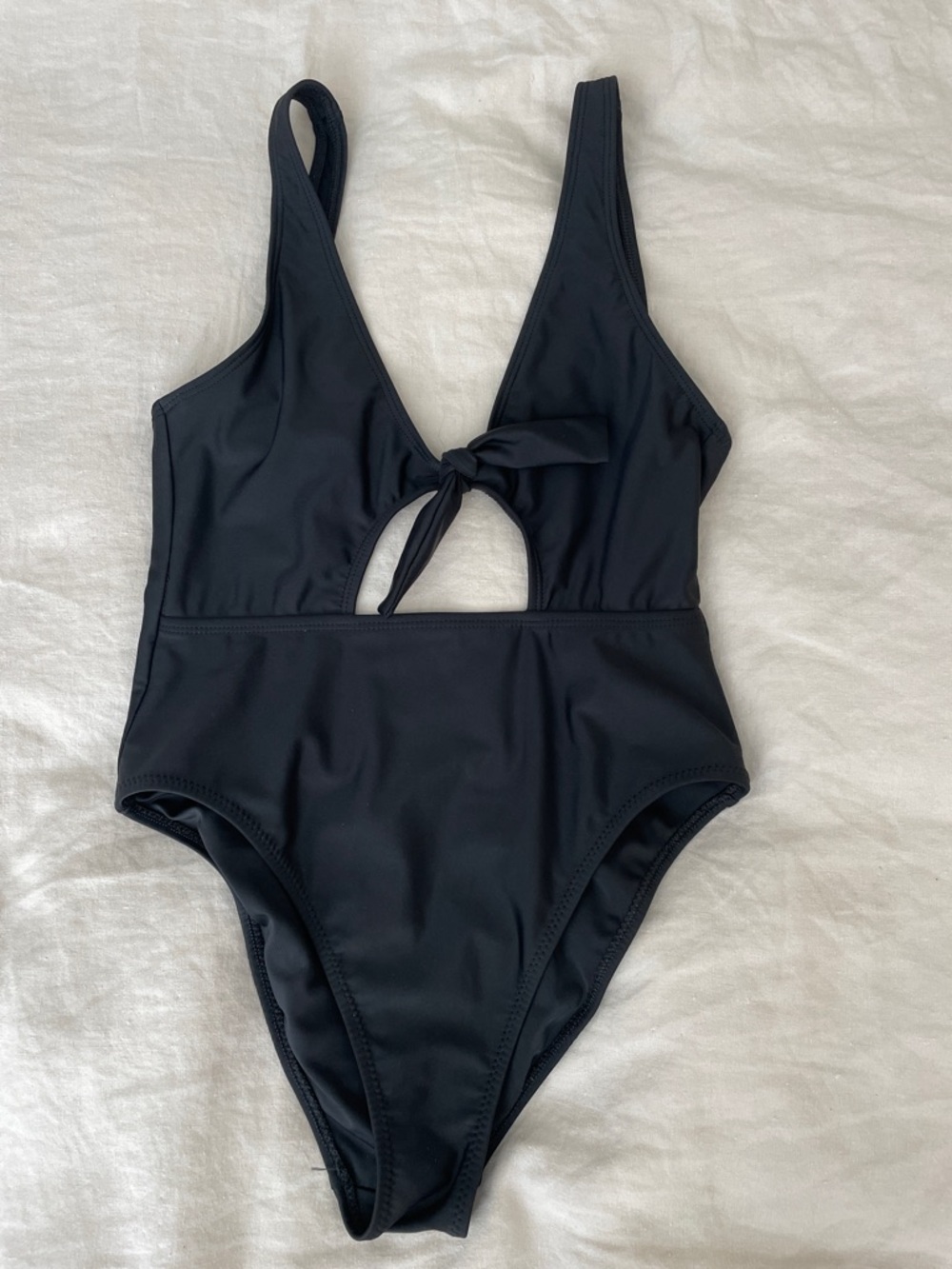 Ele swims one piece